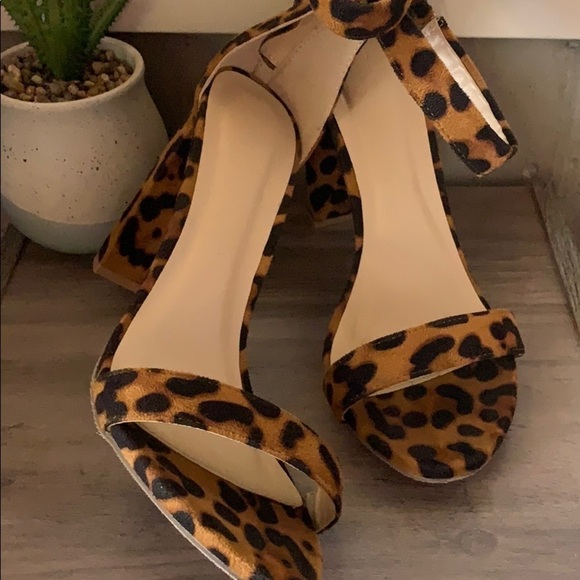 Leopard Print Block Heel Single Strap Heels - Picture 4 of 9
